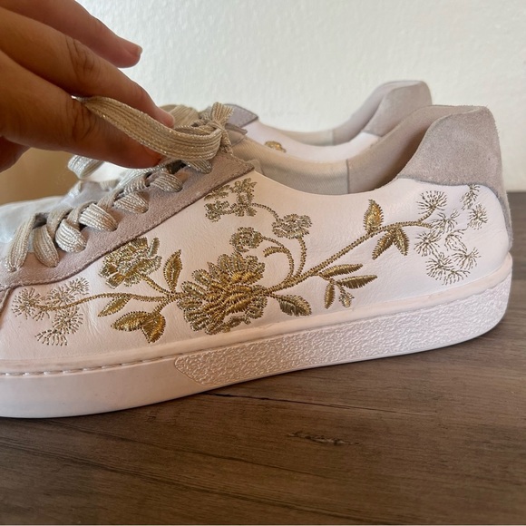 Johnny Was Vixie Floral Low Top Sneaker Embroidered Boho Metallic Size 9 - Picture 2 of 10